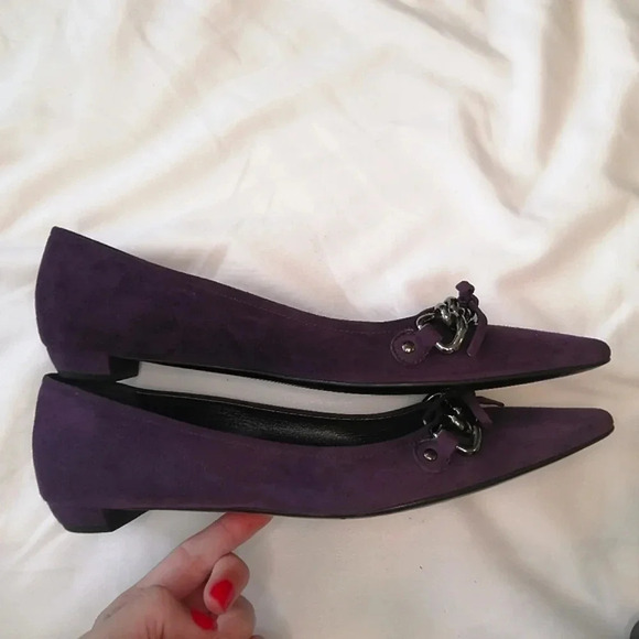 Prada Purple Suede Pointed Toe Flats with Chain Links and Bow Size 37 or 7 US - Picture 4 of 17